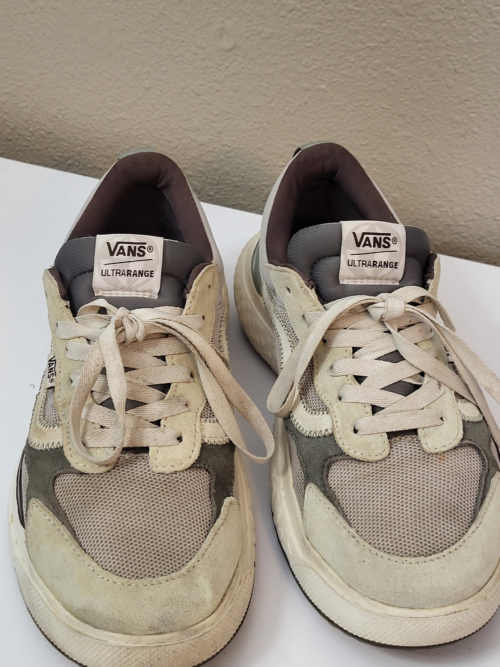 Vans UltraRange Men’s Sneakers in Beige and Gray 9.5